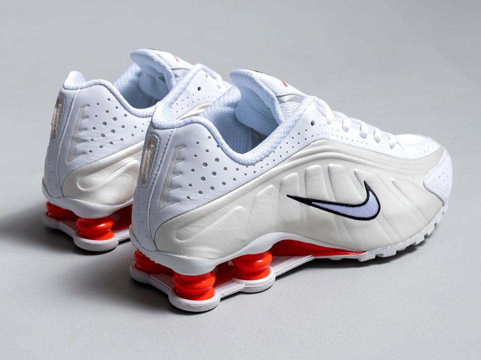 NIKE SHOX R4
