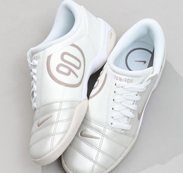 NIKE TOTAL 90 - D