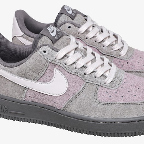 Tênis Nike Air Force 1 Low 07 