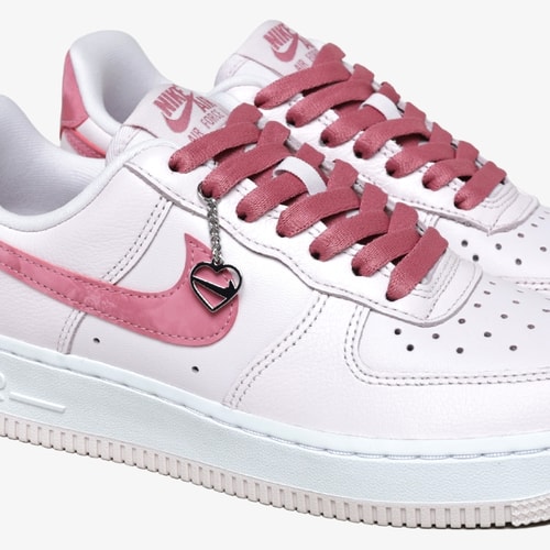 Tênis Nike Air Force 1 Low 07 Valentine's Day 