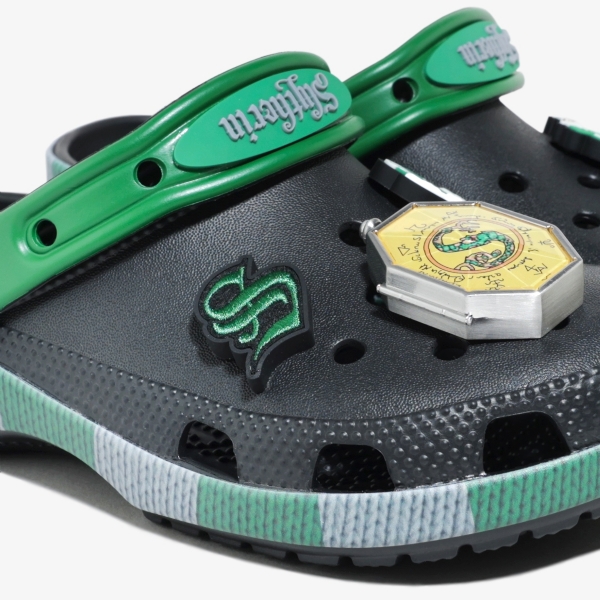 Sandália Crocs Classic Clog X Harry Potter "Slytherin"