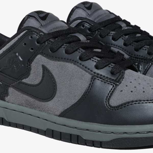Tênis NIke Dunk Low Women's "Black Roses"