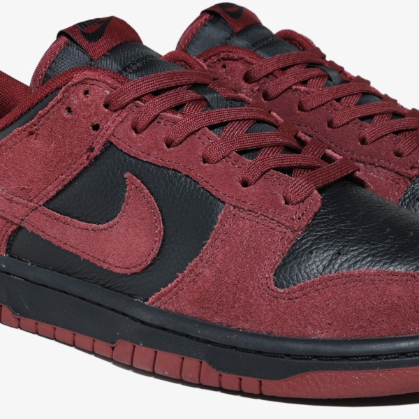 Tênis Nike Dunk Low "Dark Team Red"
