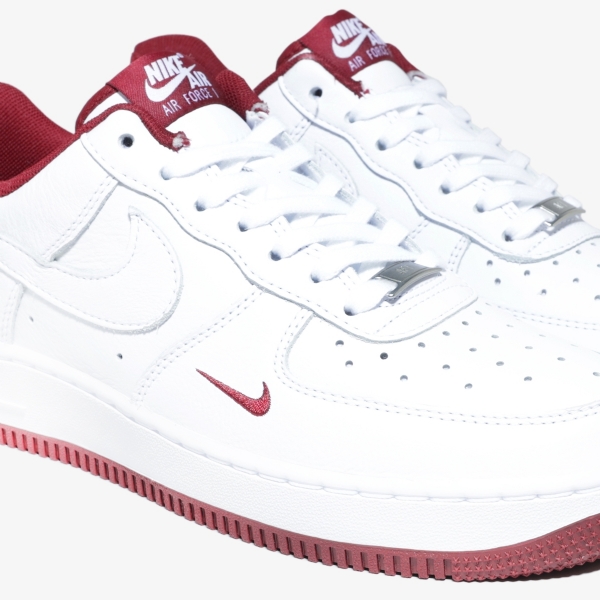Tênis Nike Air Force 1 Low '07 Lv8 "White Team Red"