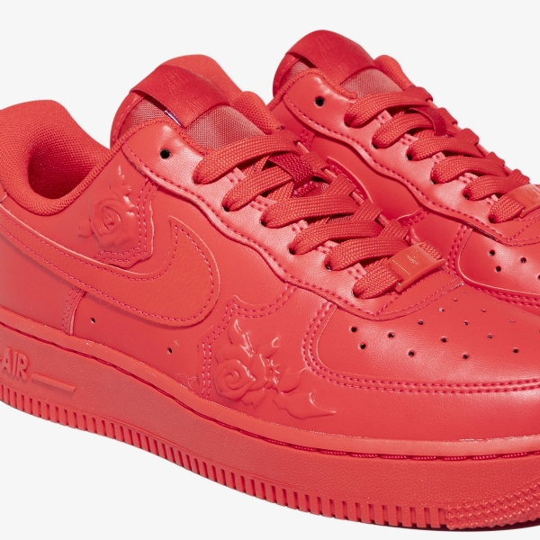 Tenis Nike Air Force 1 07 "Red Roses"