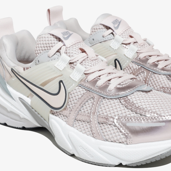 Tênis Nike V2K Run Women's "Particle Beige College Grey Light Bone"