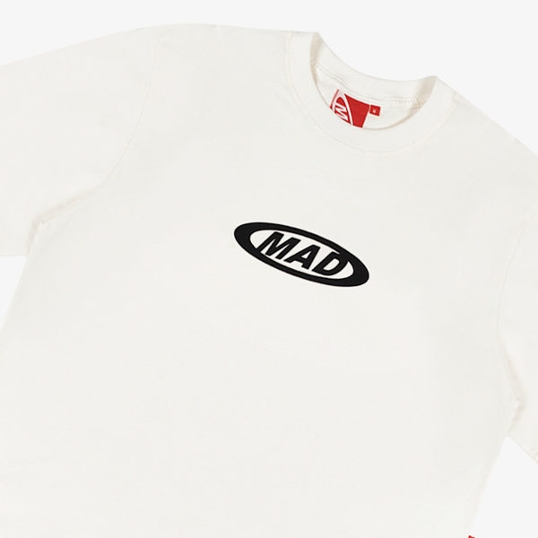 Camiseta Mad Enlatados Logo "Off White"