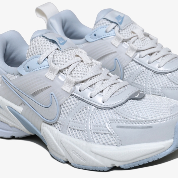 Tênis Nike V2K Run "Platinum Tint Summit White"