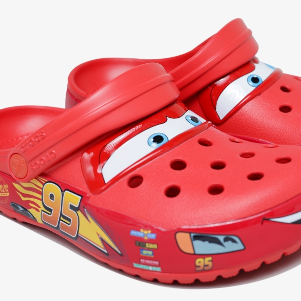 Sandália Crocs Clog X Cars "Lighting McQueen"