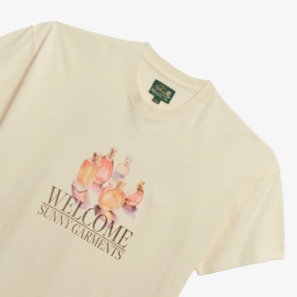 Camiseta Welcome Sunny Boxy Fragance "Off White"