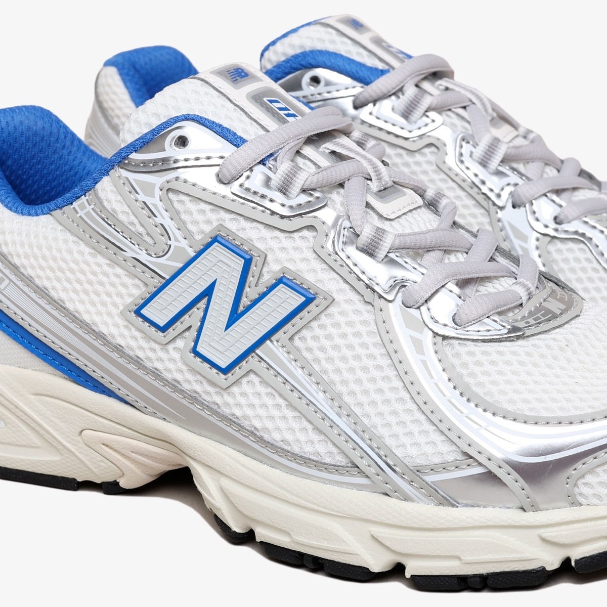Tênis New Balance 740 
