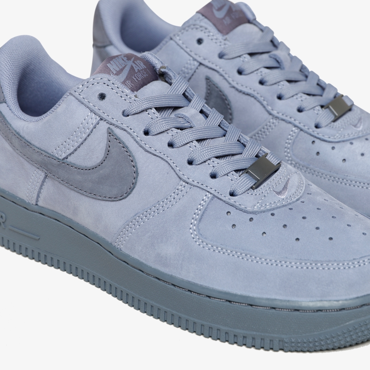 Tênis Nike Air Force 1 Low Retro PRM QS 