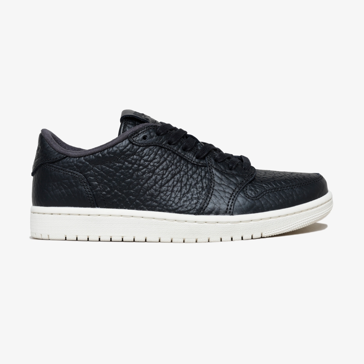 Tênis Air Jordan 1 Retro Low Swooshless 